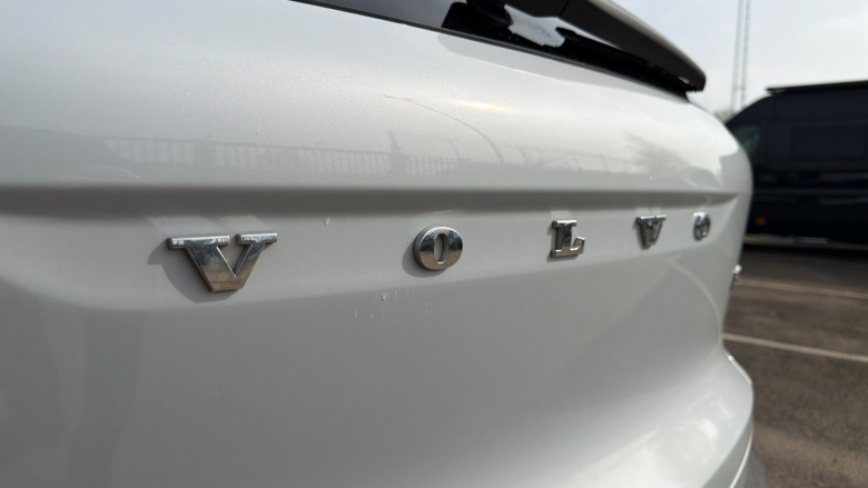 Volvo Xc40 2.0 B4P R DESIGN Pro 5dr AWD Auto Petrol Estate